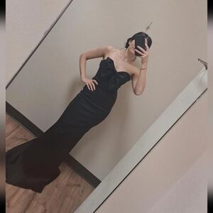 Sophisticated Black Maxi Dress